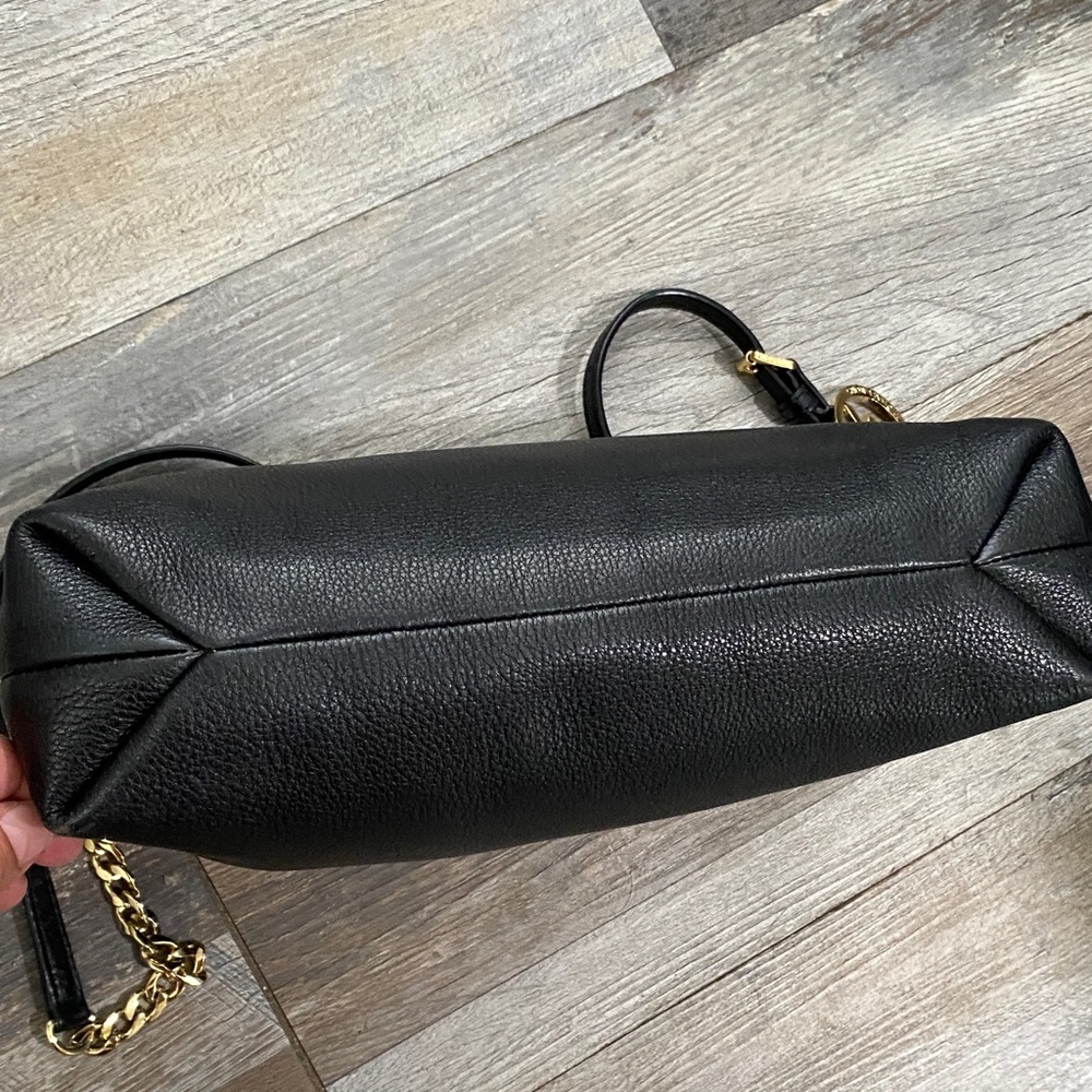 Leather Michael Kors Black Crossbody Bag with Gold Chain - Picture 8 of 16